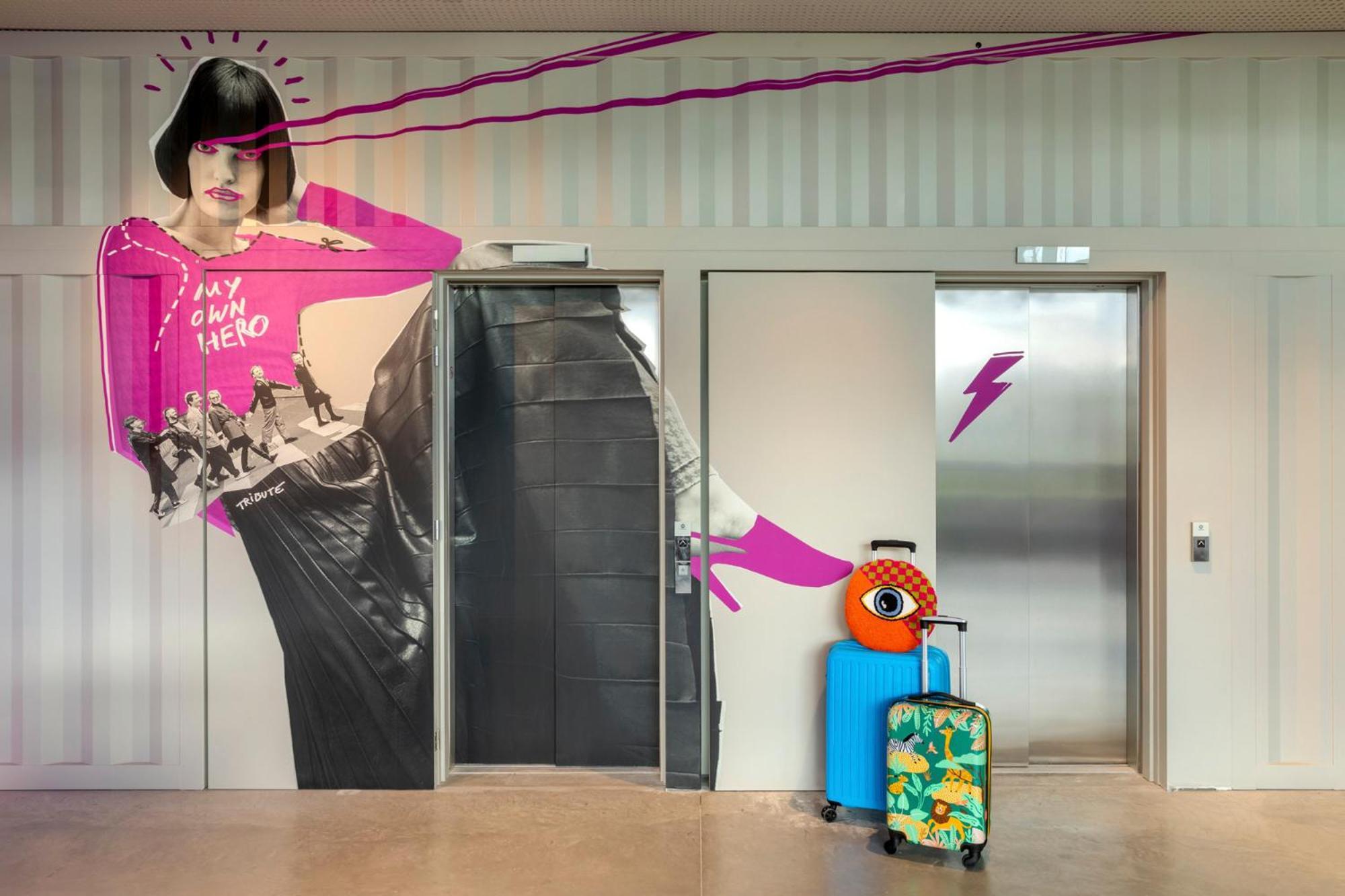 Moxy Antwerp Hotel Exterior photo